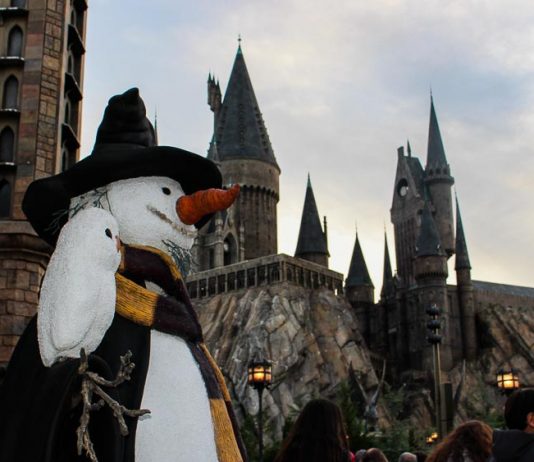 Tudo sobre The Wizarding World of Harry Potter: Islands of Adventure Boneco de Neve em Hogwarts