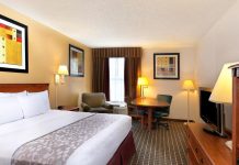 Onde ficar em Orlando: 4 hotéis que já fiquei e recomendo Quarto La Quinta Inn Orlando near Universal