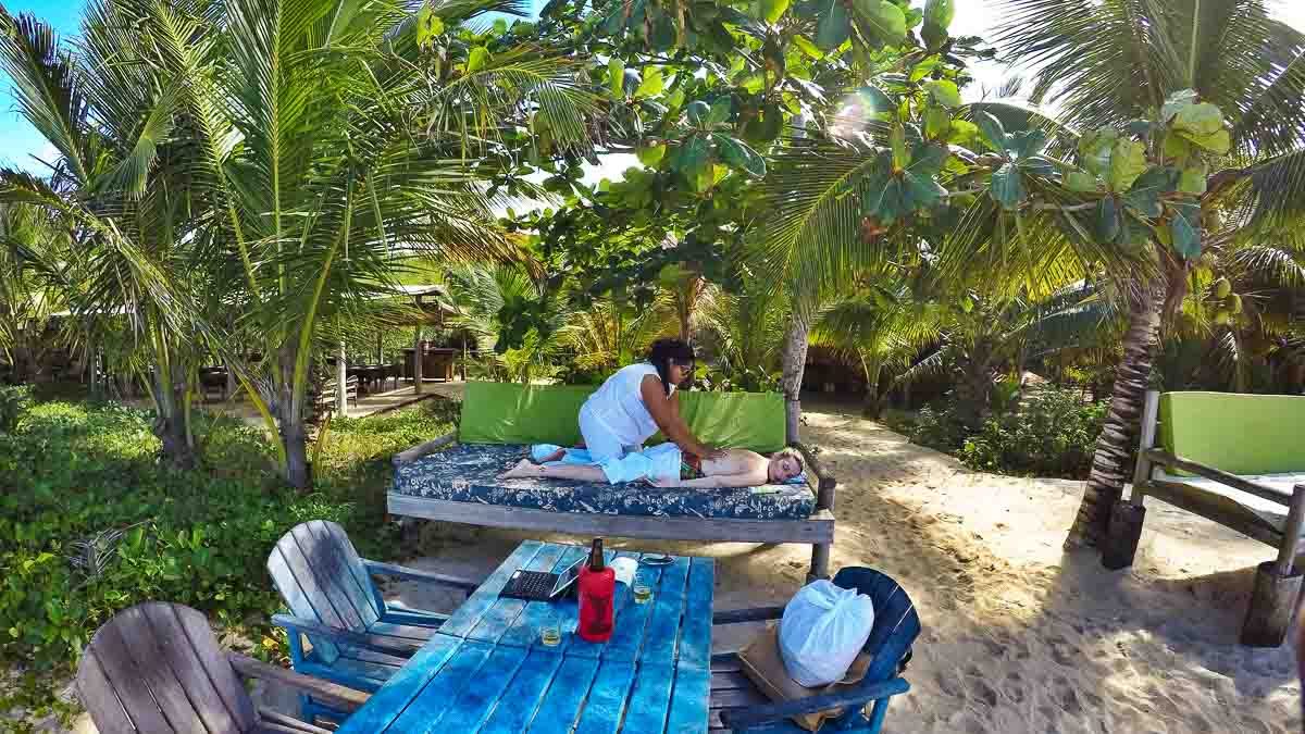 Praia dos Coqueiros - Viajar para Trancoso gastando pouco