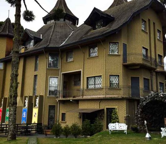 Tudo sobre a EMB Escola de Magia e Bruxaria do Brasil castelo da emb