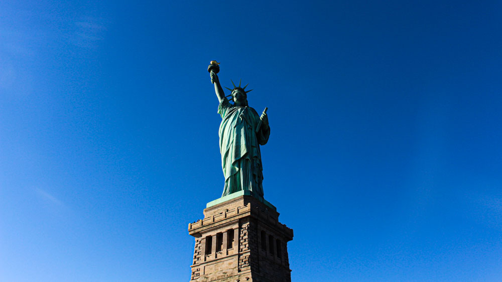 o que fazer em Nova York - ficar encantanda com a famosa estátua da liberdade