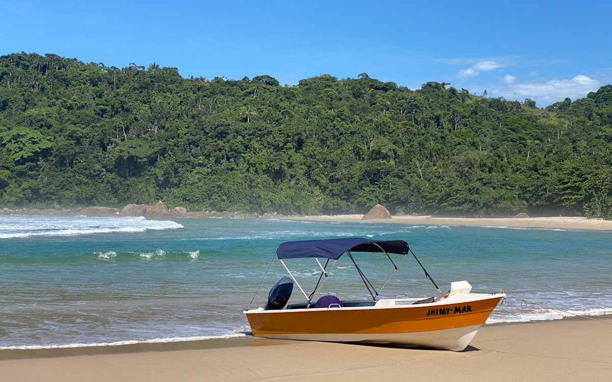 lancha praia do sono
