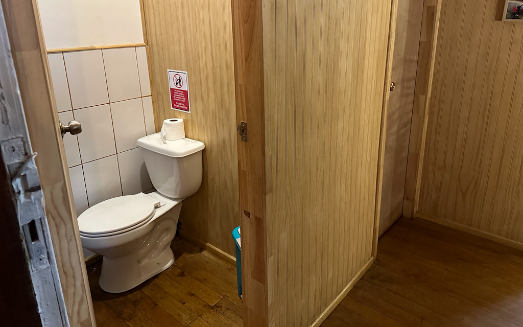 banheiro vaso hostel mapatagonia