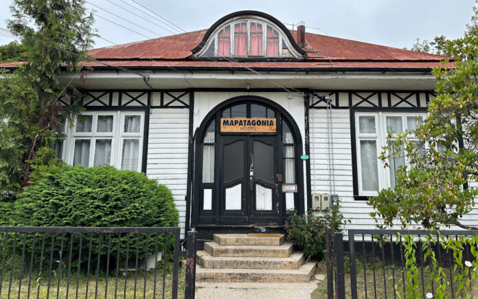 fachada hostel mapatagonia fachada hostel mapatagonia em Puerto Varas