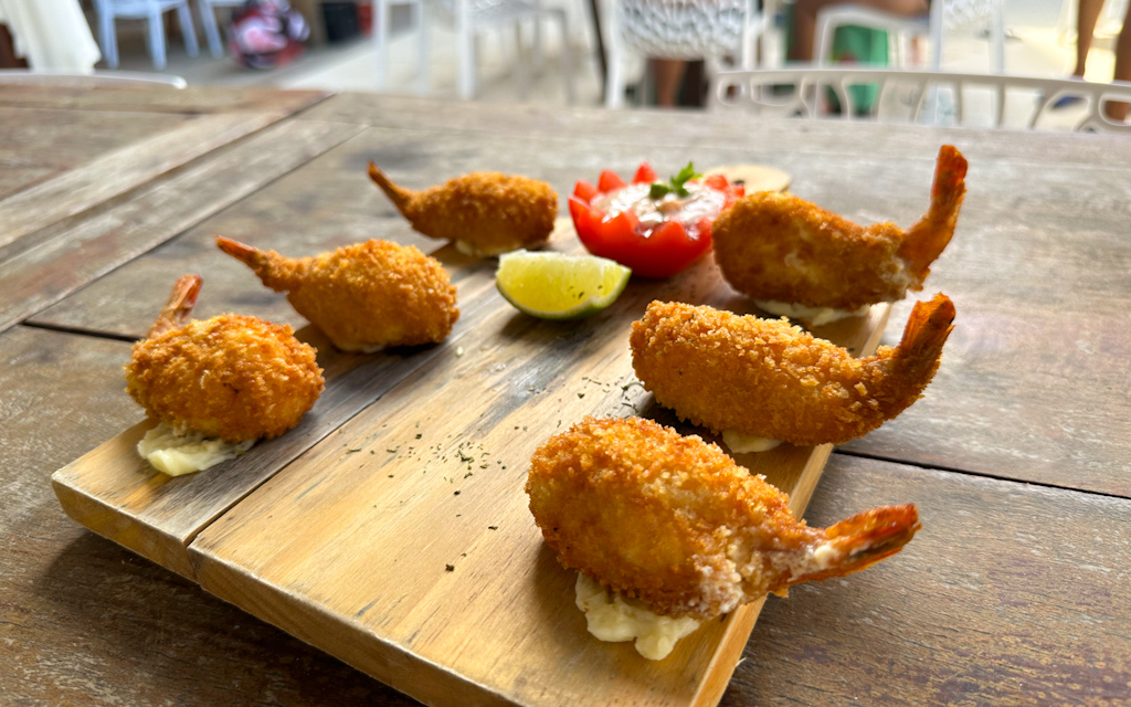 camarao crocante chico do caranguejo em cumbuco